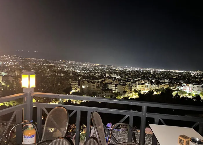 Acropoli Vibes At Kosmos Getaway